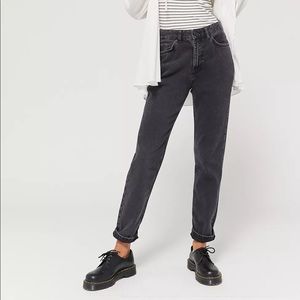 URBAN OUTFITTERS BDG MOM HIGH-RISE JEANS 29 BLACK